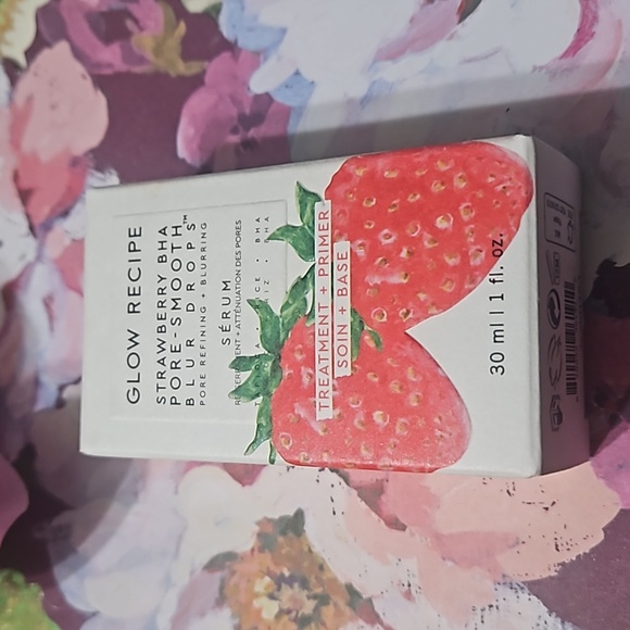 No longer avail Glow Recipe Strawberry BHA Pore-Smooth Blur Drops Serum 1 fl oz - Picture 10 of 16